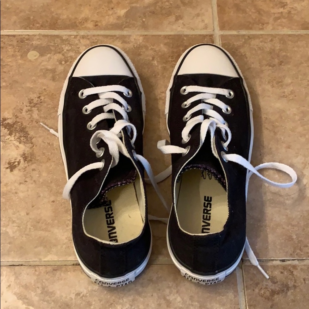 Converse tennis shoes sz 8